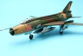 Scale model  Sukhoi Su-17 Serial