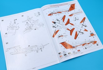 Scale model  UC/TC-12B "Huron" (U.S. NAVY/ U.S. Marine Corp.)